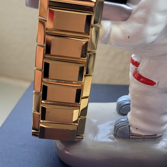 Movado Watch Gold Mirror Dial. $2195 RETAIL - Picture 4 of 16